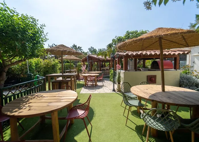 Gite Imagine Roussillon Residence Privee Avec Piscine - 8 Personnes